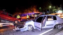 MEVSİMLİK İŞÇİ - Konya'da İki Otomobil Çarpıştı Açıklaması 1 Ölü, 3 Yaralı