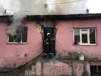 EVLİYA ÇELEBİ - Kütahya'da Ev Yangını, Bir İtfaiye Eri Elektrik Akımına Kapıldı