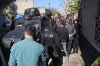 POLİS İMDAT - Polisi Yaralayan Şahıs Vurularak Etkisiz Hale Getirildi