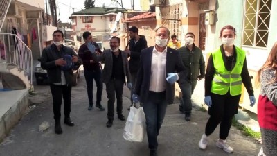 Roman Milletvekili Purçu, Orkestra Eşliğinde Gıda Paketi Dağıttı