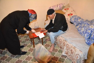 Sarıkamış Kaymakamlığı 65 Yaş Üstü Ve Kronik Hastası Vatandaşlara Gıda Kolisi