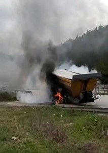 Seyir Halindeki Damperin Lastikleri Yandı