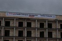 PELESENK - Ürgüp'te 'Evde Kal' Pankartları Yüzleri Güldürüyor
