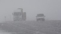 KAR YAĞıŞı - Van'da Kar Yağışı Ve Sis!