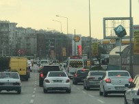 GÜNEŞLI - Bu Fotoğraflar Bursa'da Çekildi...Güneşi Gören Aracıyla Sokağa Çıktı