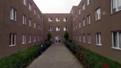 Gözetim Altında Kaldıkları Yurdun Camlarından Şarkı Söylediler