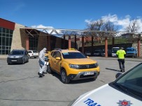 İL EMNİYET MÜDÜRLÜĞÜ - Hakkari'de Ticari Taksiler Dezenfekte Edildi