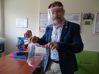 İLÇE MİLLİ EĞİTİM MÜDÜRÜ - Hisarcık'ta 4 Öğretmen Sağlıkçılar İçin 3D Yazıcıda 'Yüz Koruyucu Siperlik' Üretti