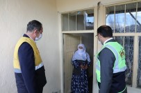 Kaymakam Ve Belediye Başkanı Vatandaşların İhtiyacını Birlikte Teslim Etti