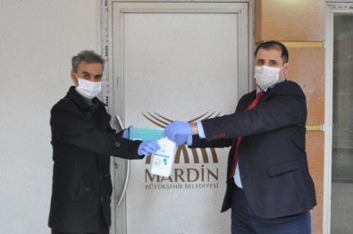 Mardin'de Basın Mensuplarına Maske Ve Eldiven Desteği