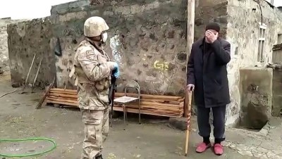 Mehmetçik Ve Sağlık Ekipleri, Evinde Rahatsızlanan Yaşlı Kadın İçin Seferber Oldu