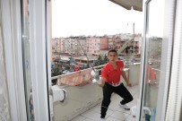 AVRUPA ŞAMPIYONASı - Milli Eskrimci Antrenmanlarını Evinin Balkonunda Yapıyor