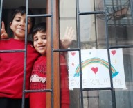 Miniklerden Büyüklerine 'Evde Kal' Mesajı