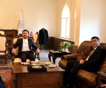 NEVÜ Rektörü Prof. Dr. Aytekin, Belediye Başkanı Rasim Arı'yı Ziyaret Etti