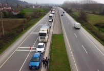 TRAFİK YOĞUNLUĞU - Sakarya'da Jandarma Ekiplerinin Ateş Ölçüm Uygulaması Havadan Görüntülendi