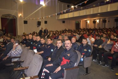 Akhisar'da 'Depremle Yaşamak' Konferansı Düzenlendi