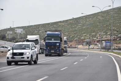 BM'den Suriye'ye 53 Tır İnsani Yardım