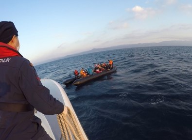 Türk Sahil Güvenlik 49 Göçmeni Kurtardı