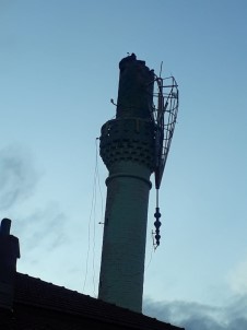Burdur'da Şiddetli Rüzgar Cami Minaresine Zarar Verdi