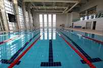 Dilovası'nın İlk Yüzme Havuzu Hizmete Açıldı