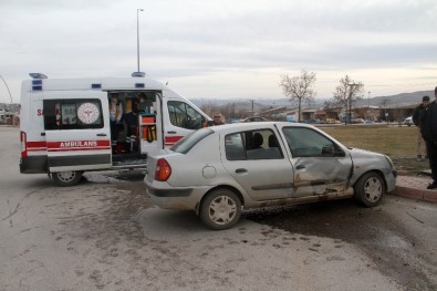 Elazığ'da Minibüs İle Otomobil Çarpıştı Açıklaması 1'İ Çocuk 4 Yaralı