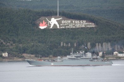 Rus Savaş Gemisi Çanakkale Boğazı'ndan Geçti