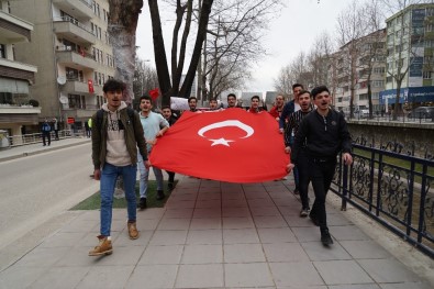 Üniversite Öğrencileri, Mehmetçiğe Destek İçin Yürüyüş Yaptı