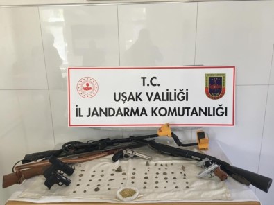 Uşak'ta Tarihi Eser Kaçakçılarını Jandarma Yakaladı