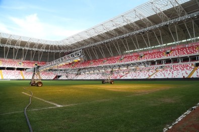 Yeni 4 Eylül Stadyumu Çimleri Bakıma Alındı