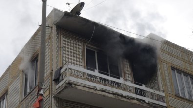 Adıyaman'da Bina Yangını Açıklaması 2 Kişi Dumandan Zehirlendi