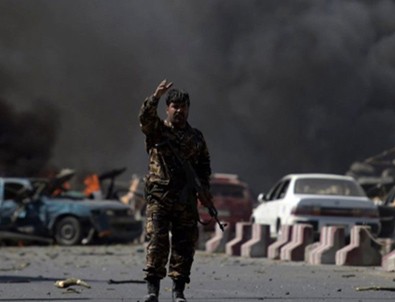 Siyasi liderlerin katıldığı törene bombalı saldırı