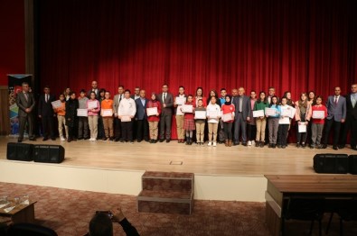 Biga'da İstiklal Marşını Güzel Okuma Yarışması Düzenlendi