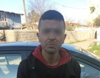 Bir Eliyle Hırsızlık Yaptı, Bir Eliyle Yüzünü Kapattı