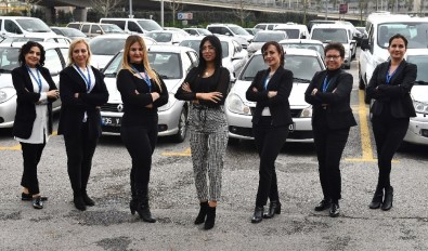 İzmir'de Toplu Ulaşımda Ve Belediyedeki Kadın Şoförler Dikkat Çekiyor