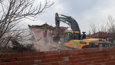 Manisa'da Depremde Hasar Gören 151 Binanın Yıkımı Tamamlandı