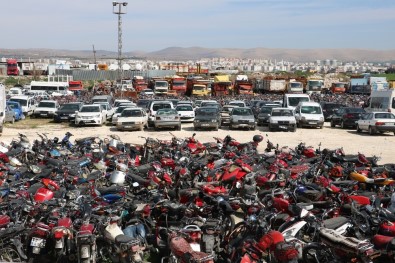 Şanlıurfa'da Binlerce Araç Çürümeye Terk Edildi