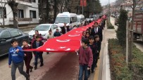 Bolu'da, Öğrenciler Şehitler İçin 200 Metrelik Bayrakla Yürüdü Haberi