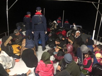 Kuşadası Körfezi'nde 44 Göçmen Kurtarıldı