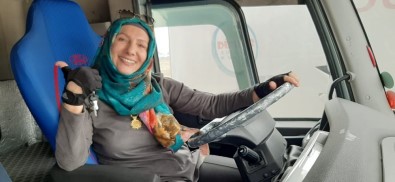 56 Yaşındaki Dilek Demirtaş, Dünyayı Gezmek İçin Tır Ehliyeti Aldı