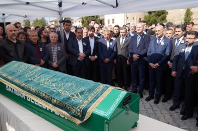 Bakan Soylu Husumetli Aileleri Barıştırmak İsterken Hayatını Kaybeden Ferit Özdemir'in Cenazesine Katıldı