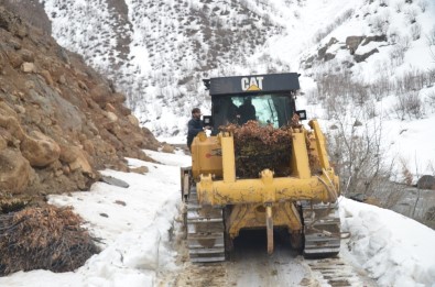 Beytüşşebap'ta Ekipler, 1 Aydır Haber Alınamayan Aile İçin Seferber Oldu