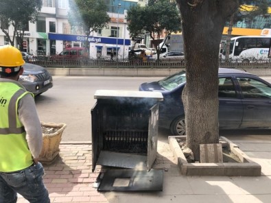 Cadde Ortasında Yanan Elektrik Trafosu Korkuttu
