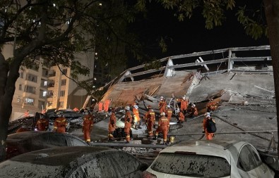 Çin'de Çöken Karantina Otelinin Enkazından 49 Kişi Kurtarıldı