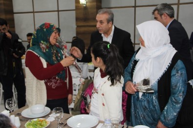 Cumhurbaşkanı Erdoğan HDP Önündeki Annelerin Kadınlar Günü'nü Kutladı