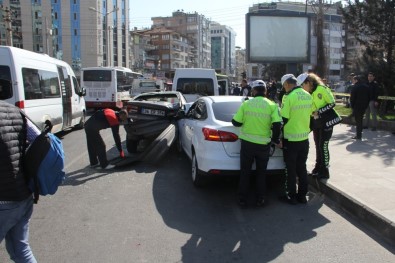 Diyarbakır'da Zincirleme Trafik Kazası Açıklaması 10 Yaralı