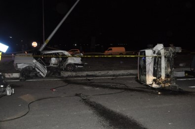 Hafif Ticari Araçla Otomobil Çarpıştı Açıklaması 1 Ölü, 9 Yaralı
