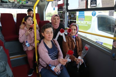 İstanbul'da Bugün Bu Minibüste Kadınlara Ulaşım Ücretsiz