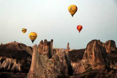 Kapadokya'da balonların görsel şöleni