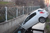 Malatya'da Otomobil Sulama Kanalına Uçtu Açıklaması 2 Yaralı