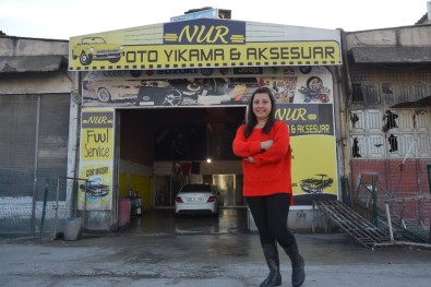 (Özel) O Sanayi Sitesinin Tek Kadın Oto Yıkamacısı